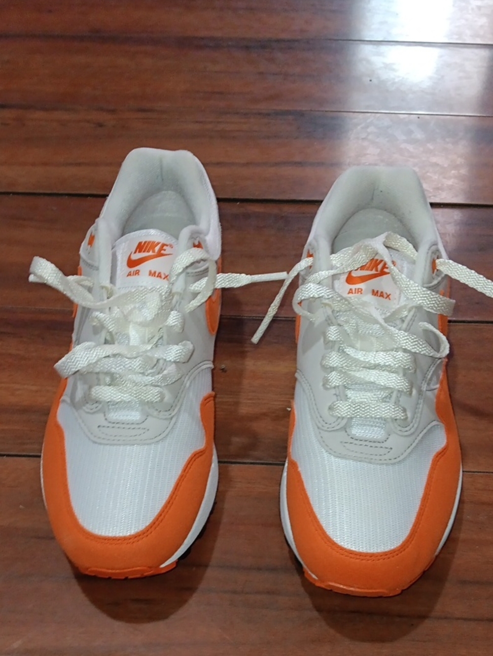 ORANGE NIKE AIR MAX 1